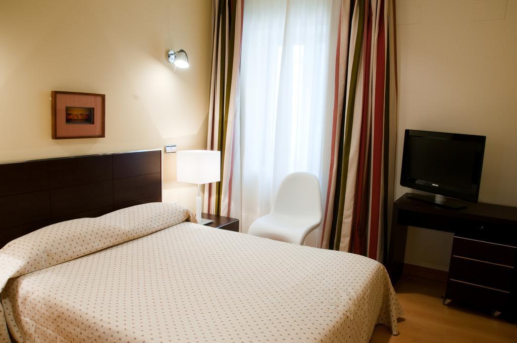 Apartamentos Maria Luisa บูร์โกส ภายนอก รูปภาพ